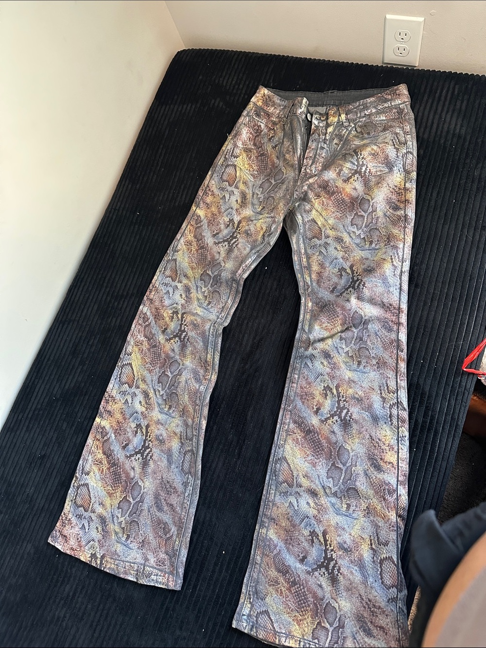 Women’s Snake-Print Stretch Jeans in Multicolor - Picture 4 of 4
